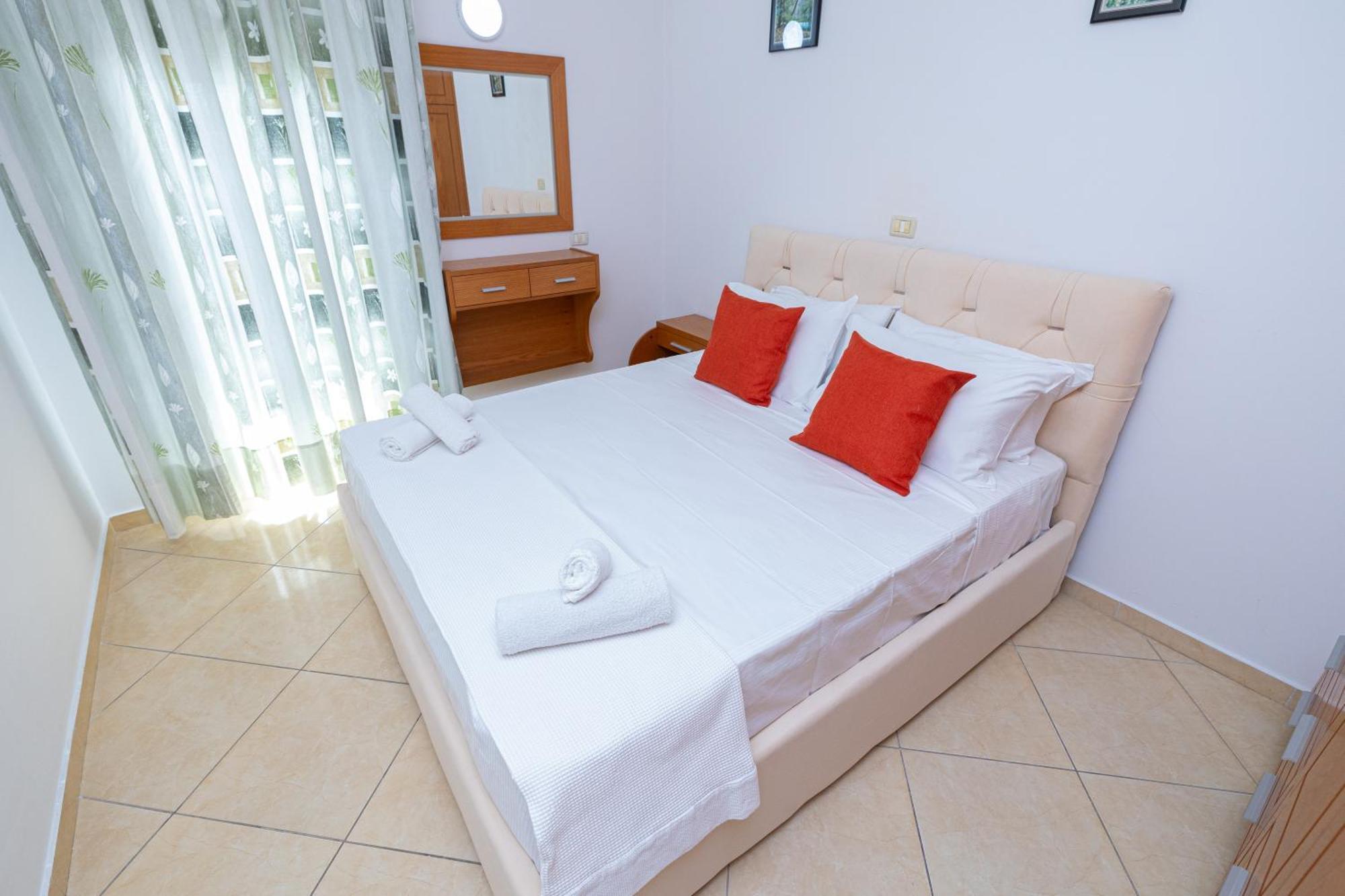 Lucas Apartments Rental Vlorë Exteriör bild