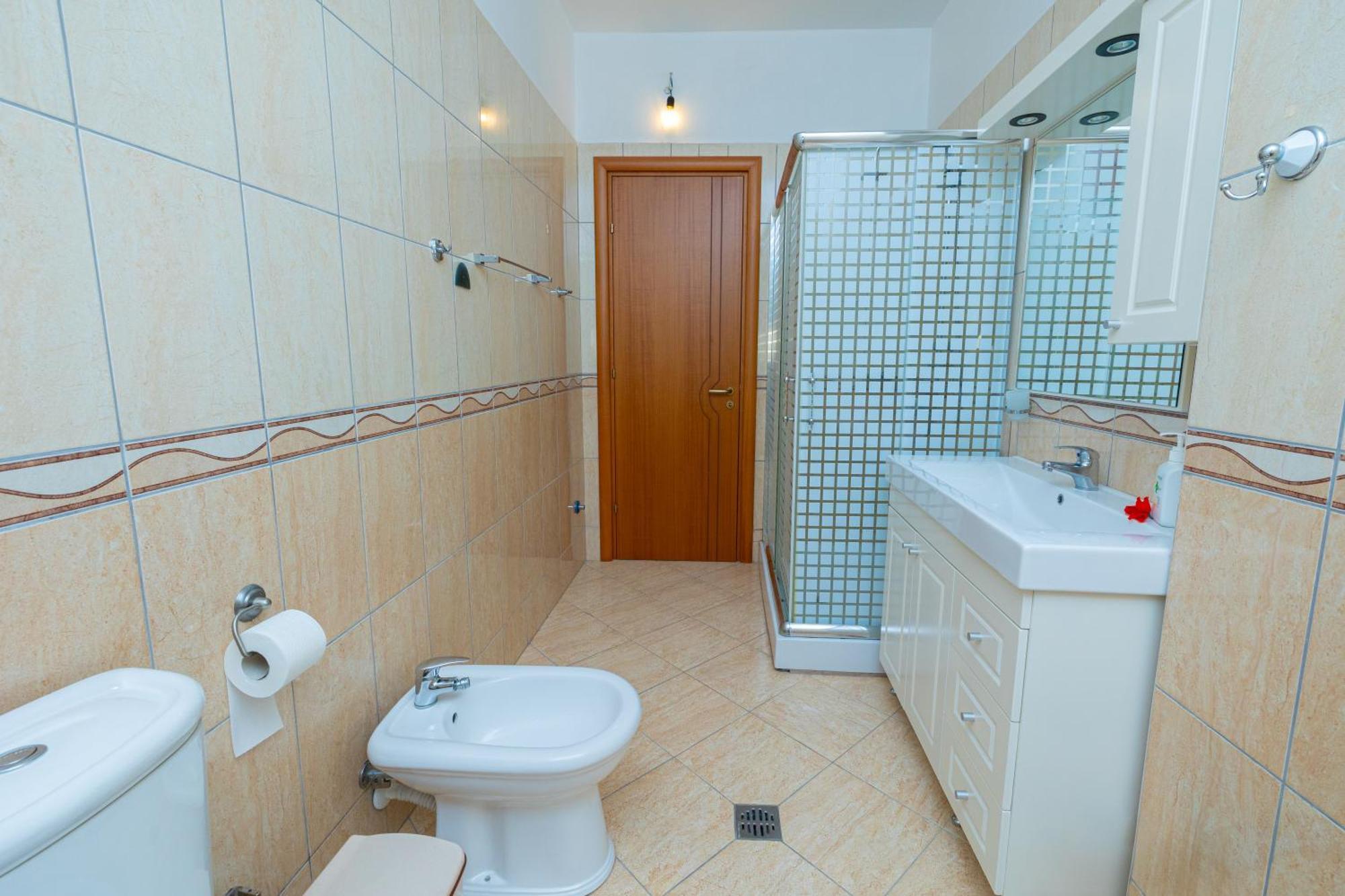 Lucas Apartments Rental Vlorë Exteriör bild